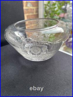 Vase en cristal gravé à l'acide Vase en cristal gravé à l'acide