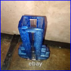 Vase en cristal moulé Bleu Daum Nancy Art Déco forme Architecturale Géométrique