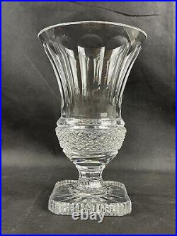 Vase en cristal taillé forme Médicis