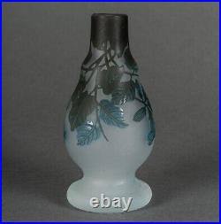 Vase en pâte de verre Muller Frères Lunéville pied douche décor floral H5456