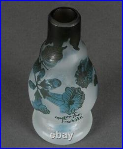 Vase en pâte de verre Muller Frères Lunéville pied douche décor floral H5456