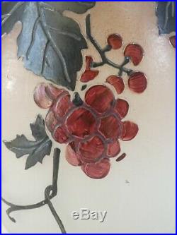 Vase en pate de verre degagé a l'acide ART NOUVEAU signé THOUVENIN