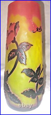 Vase en pâte de verre dégagé a l'acide signé Gallé haut 22 diam col7.3 diam b cm Vase en pâte de verre dégagé a l'acide signé Gallé haut 22 diam col7.3 diam b cm