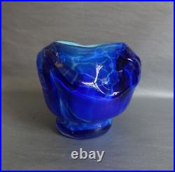 Vase en pâte de verre soufflée double couche bleues