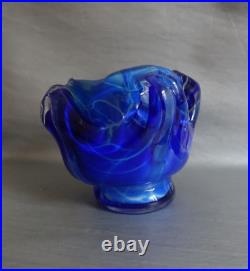 Vase en pâte de verre soufflée double couche bleues