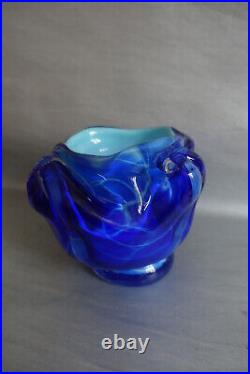 Vase en pâte de verre soufflée double couche bleues