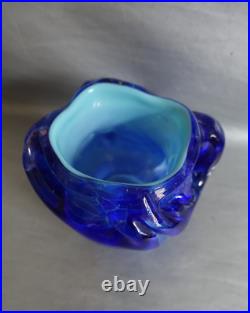 Vase en pâte de verre soufflée double couche bleues