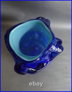 Vase en pâte de verre soufflée double couche bleues