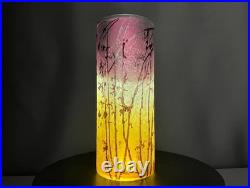 Vase en verre camée multicouche à décor végétal dégagé à l'acide