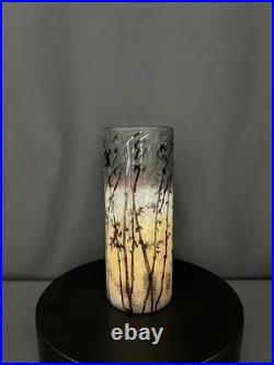 Vase en verre camée multicouche à décor végétal dégagé à l'acide