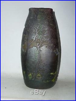 Vase en verre multicouche dégagé a l'acide signé Legras pate de verre Daum Gallé