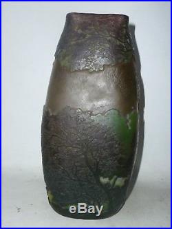 Vase en verre multicouche dégagé a l'acide signé Legras pate de verre Daum Gallé