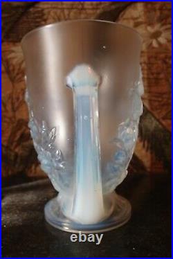 Vase en verre opalescent de Verlys art déco 1930 Campanules