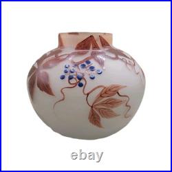 Vase en verre satiné au décor de vignes vierges signé Fanus vers 1925