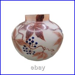 Vase en verre satiné au décor de vignes vierges signé Fanus vers 1925