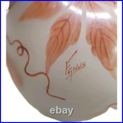 Vase en verre satiné au décor de vignes vierges signé Fanus vers 1925