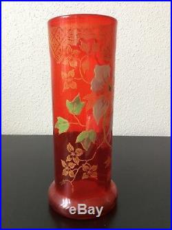 Vase en verre soufflé coloré rouge émaillé à décor floral Legras Montjoye