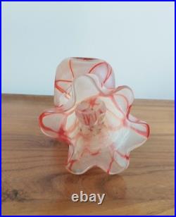 Vase en verre soufflé, décor de formes organiques et liserés rouge, H 22 cm