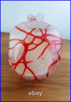 Vase en verre soufflé, décor de formes organiques et liserés rouge, H 22 cm