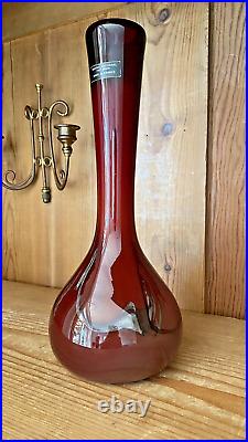 Vase en verre soufflé rouge signé Maure Vieil Pièce unique de maître verrier