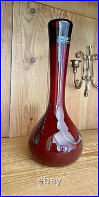Vase en verre soufflé rouge signé Maure Vieil Pièce unique de maître verrier
