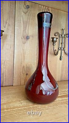 Vase en verre soufflé rouge signé Maure Vieil Pièce unique de maître verrier