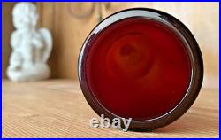 Vase en verre soufflé rouge signé Maure Vieil Pièce unique de maître verrier