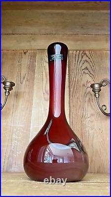 Vase en verre soufflé rouge signé Maure Vieil Pièce unique de maître verrier