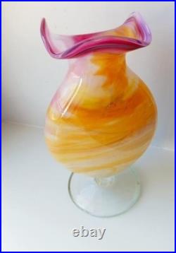 Vase en verre soufflé, signé, sur pied, multicolore
