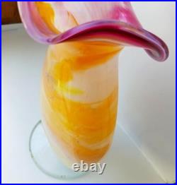 Vase en verre soufflé, signé, sur pied, multicolore
