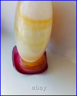 Vase en verre soufflé, signé, sur pied, multicolore