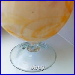 Vase en verre soufflé, signé, sur pied, multicolore