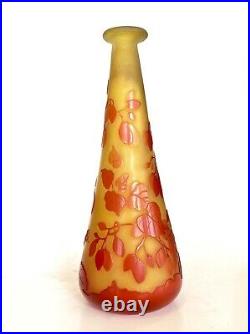Vase gallé Soliflore Rouge Sur Fond Jaune, Vers 1900 Art Nouveau