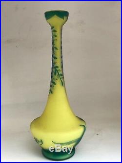 Vase jaune Richard BURGSTHAL verre gravé en camée à lacide (multicouche)