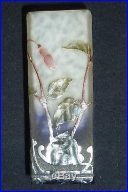 Vase miniature Daum Nancy, décor fuchsia, pâte de verre, dégagé à l'acide 1900