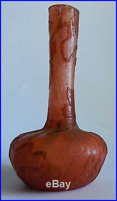 Vase miniature Daum avec application scarabé