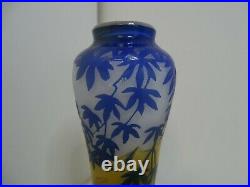 Vase miniature pate de verre dégagé à l'acide De Vez