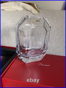 Vase octogone Cristal De baccarat Transparent. Neuf Avec Boite. Harcourt Luxor