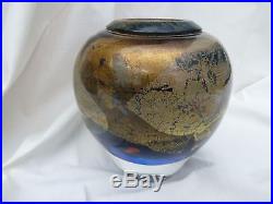 Vase ovoîde signé J. C NOVARO, en verre souflé et feuilles d'or