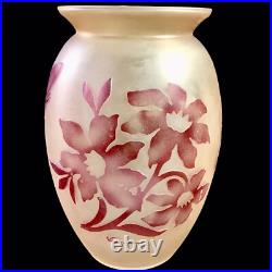 Vase pâte de verre Dégagé À L'acide Fleurs Et Papillon? Signé DE VIANNE h25cm