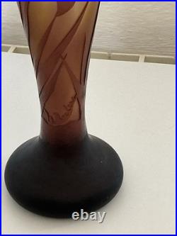 Vase pâte de verre cameo grave à l'acide dit au papillon signé La Rochere