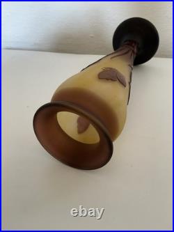 Vase pâte de verre cameo grave à l'acide dit au papillon signé La Rochere