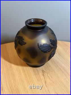 Vase pâte de verre dégagée à l acides, Vianne décor floral