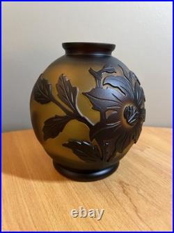 Vase pâte de verre dégagée à l acides, Vianne décor floral