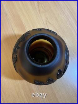 Vase pâte de verre dégagée à l acides, Vianne décor floral