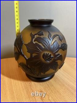 Vase pâte de verre dégagée à l acides, Vianne décor floral