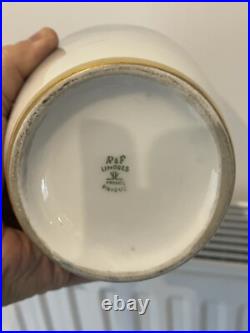Vase porcelaine de Limoges signé AP&F Vase porcelaine de Limoges signé AP&F