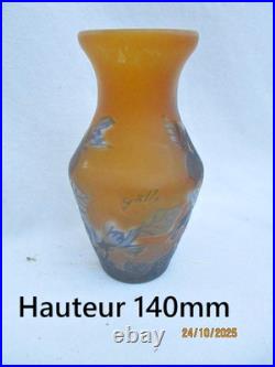 Vase signé GALLE Décor floral dégagé à l'acide