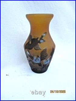Vase signé GALLE Décor floral dégagé à l'acide