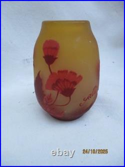 Vase signé GALLE TIP Décor floral dégagé à l'acide